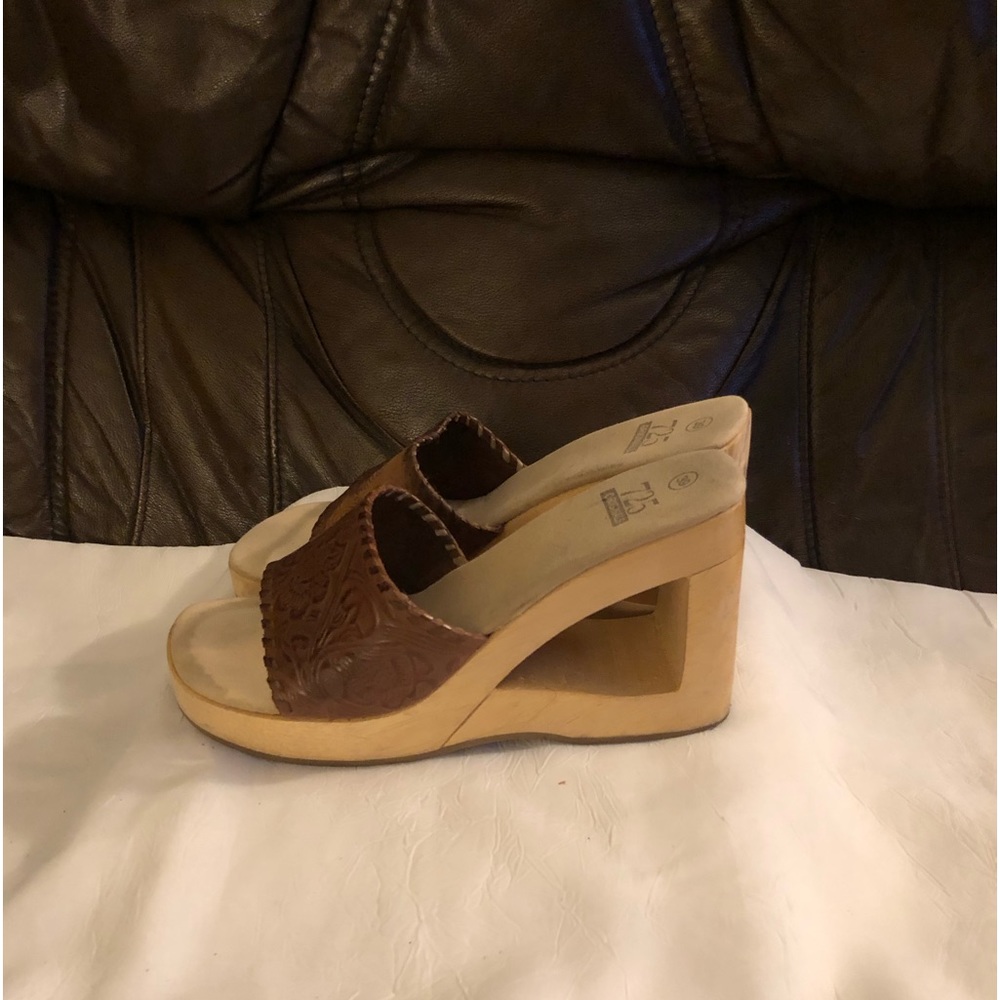 725 Originals women’s wooden wedge sandals, size 39.